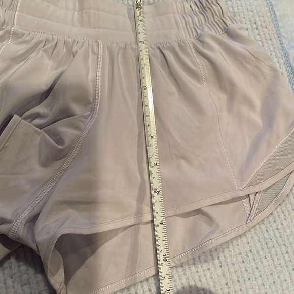 Lululemon Womens Sz 4 Reg Hotty Hot Short with Liner - Picture 7 of 7